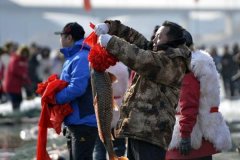 查干湖冬捕“頭魚”拍出2966666元天價！