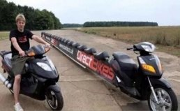 世界上最長的摩托車，全長23米乘坐25人